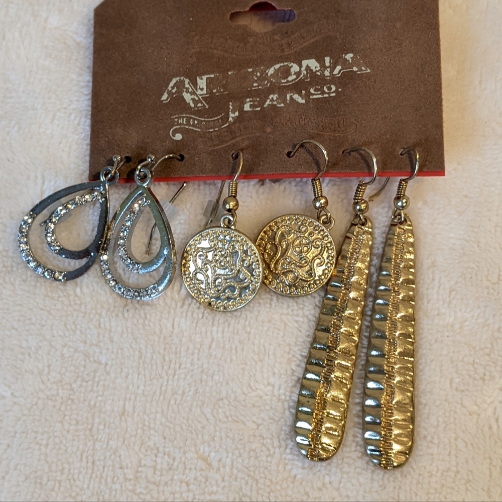 ♦️ B2G1FREE ♦️ 3 sets of earrings